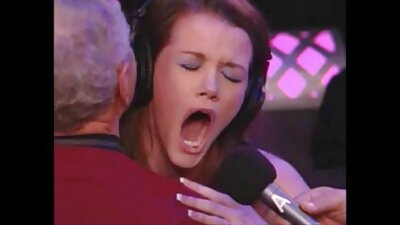 ਪਤਲੀ ਕਿਸ਼ੋਰ ਕਾਲੇ ਬੋਨਰ ਦੁਆਰਾ ਉਸ ਦੇ ਗਧੇ ਨੂੰ ਭਰਦੀ ਹੈ