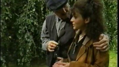 ਮੁਰੰਮਤ ਕਰਨ ਵਾਲਿਆਂ ਦੁਆਰਾ ਇਕੱਲੀ ਘਰੇਲੂ ਔਰਤ ਦੀ ਫੋਰਸ