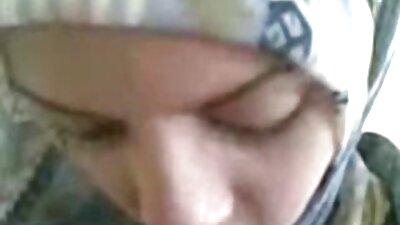 ਸੰਪੂਰਣ ਗਧੀ ਮੰਮੀ ਆਪਣੇ ਗੁਆਂਢੀ ਨਾਲ ਗੰਦਾ ਖੇਡਦੀ ਹੈ