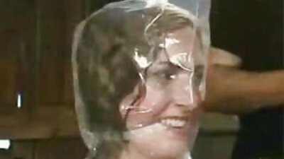 ਸ਼ਰਾਰਤੀ ਨੌਜਵਾਨ ਇਮਤਿਹਾਨ ਪਾਸ ਕਰਨ ਲਈ ਪੁਰਾਣੇ ਅਧਿਆਪਕ ਨਾਲ ਚੁਦਾਈ ਕਰਦੇ ਹਨ