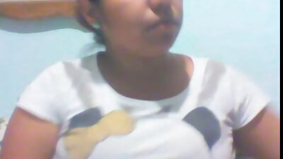 ਕੁੱਤੀ ਗਧੇ ਵਿੱਚ ਵੱਡਾ ਕਾਲਾ ਕੁੱਕੜ ਲੈ