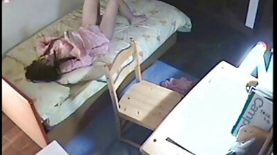 ਹੌਰਨੀ ਘਰੇਲੂ ਔਰਤ ਮੁੰਡਿਆਂ ਨੂੰ ਅੱਗੇ ਵਧਾਉਂਦੀ ਹੈ