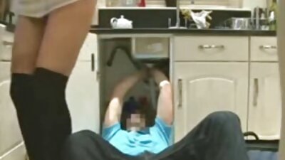 ਉਸ ਦੀ ਮੰਮੀ ਚਾਹ ਵਿੱਚ ਕੁਝ ਨੀਂਦ ਦੀਆਂ ਗੋਲੀਆਂ ਸੁੱਟੀਆਂ