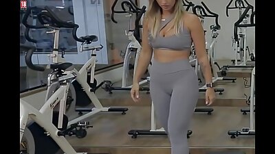 ਮੈਂ ਪਹਿਲੀ ਵਾਰ ਆਪਣੇ ਬੇਟੇ ਦੀ ਗਰਲਫ੍ਰੈਂਡ ਨੂੰ ਗਧੇ ਵਿੱਚ ਚੁਦਾਈ ..